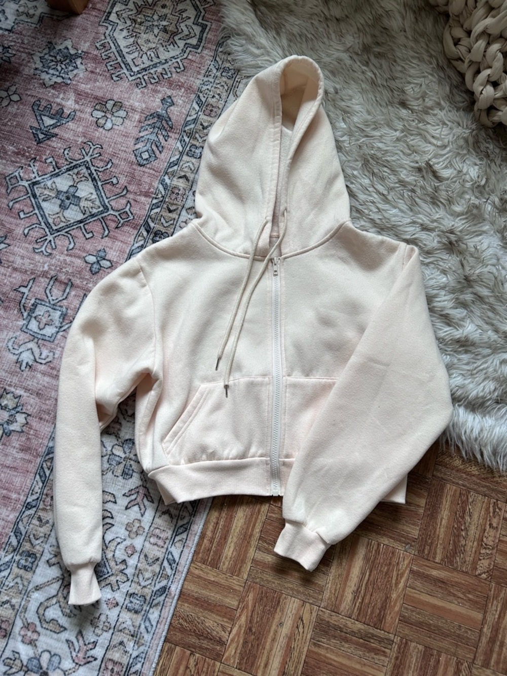 Cozy Cropped Zip-Up Hoodie in Soft Cream